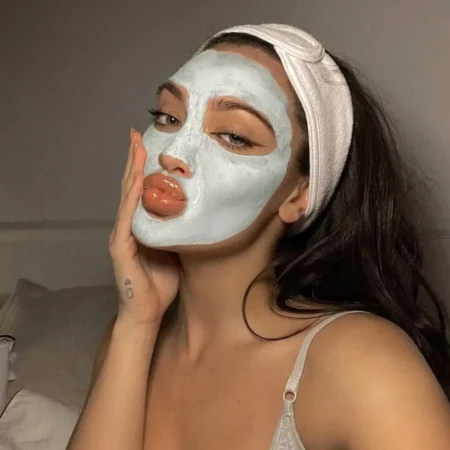 Makris-Detox-Mask-Apply