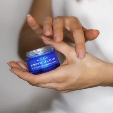 Makris-Immortelle-Cream-Texture-Skin