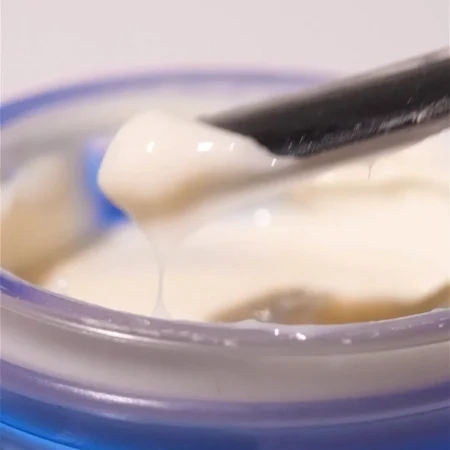 Makris-Immortelle-Cream-Texture-Thumb